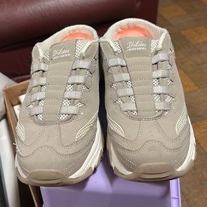 Sketchers D’Lites slip-on Sneakers, US Womens 9